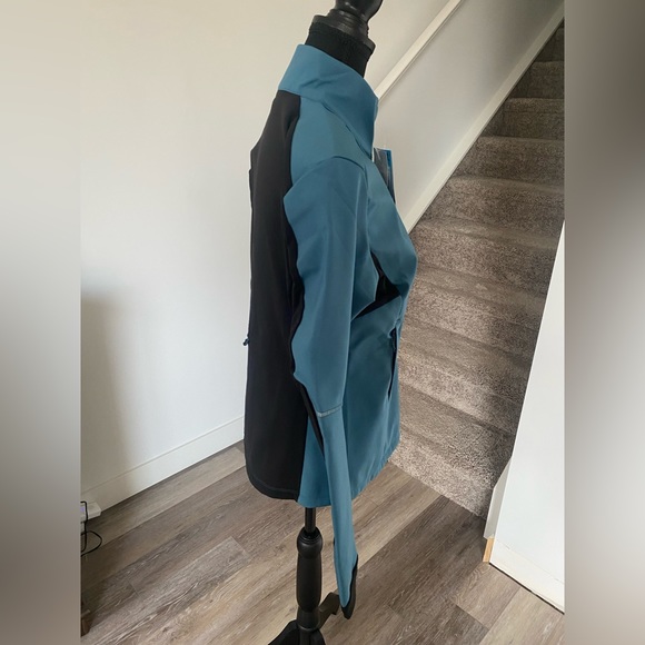 Salomon
AGILE SOFTSHELL JACKET - WOMEN'S Medium - Picture 6 of 15